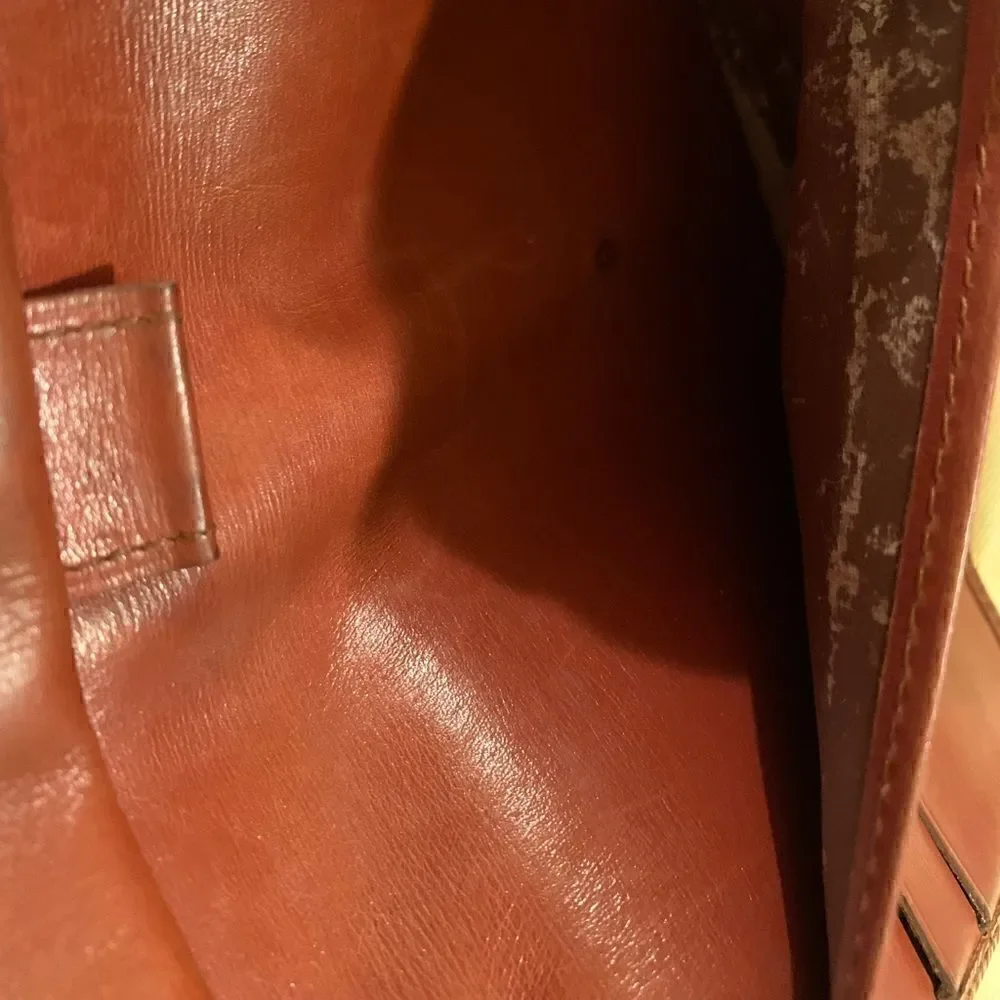 Authentic Louis Vuitton long epi wallet unisex